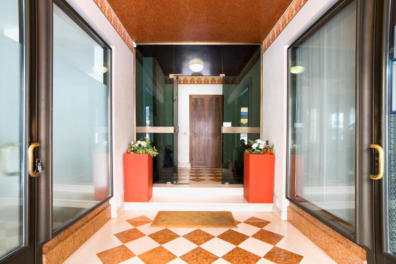 Holiday Treviso Suite Venezia エクステリア 写真
